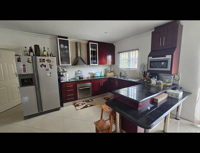 3 BEDROOM SIMPLEX TO LET IN BROADLANDS